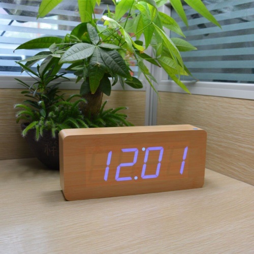 Часы электронные в деревянном корпусе VST-865 светло-коричневые с синей подсветкой